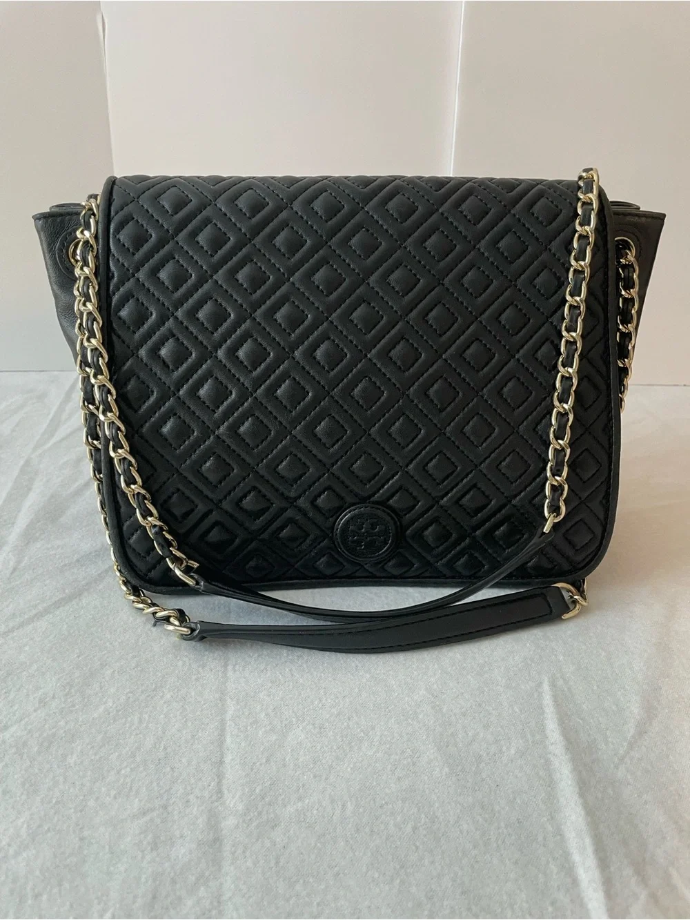 Tory Burch Black Quilted Crossbody Bag Logo Gold Chain Strap Magnetic Closure